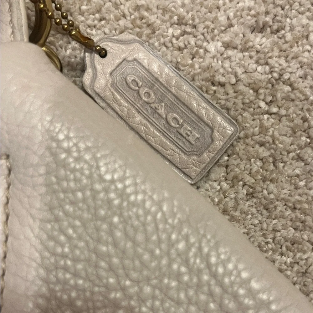 Vintage Coach Sonoma Cream Sling/Shoulder Bag  NWOT! Soft, Pebbled Leather - Picture 7 of 10